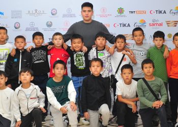 Футбол мектебінің тәрбиеленушілері халықаралық кинофестивальдің қызыл кілемінде!